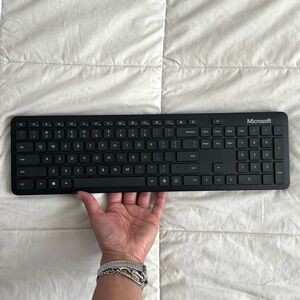 MICROSOFT WIRELESS BLUETOOTH KEYBOARD BLACK